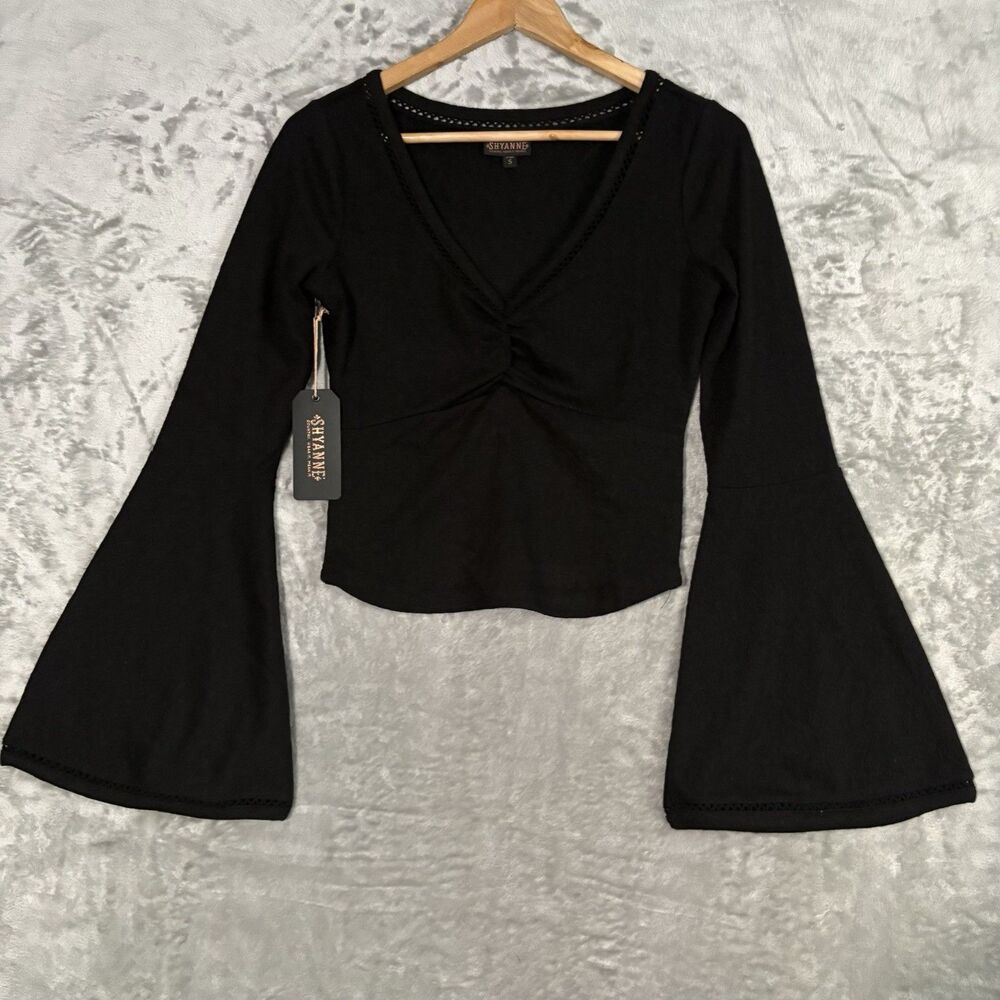 Shyanne Blouse S Black Bell Sleeve Crochet V-Neck Ruched NWT Western Boho Retro